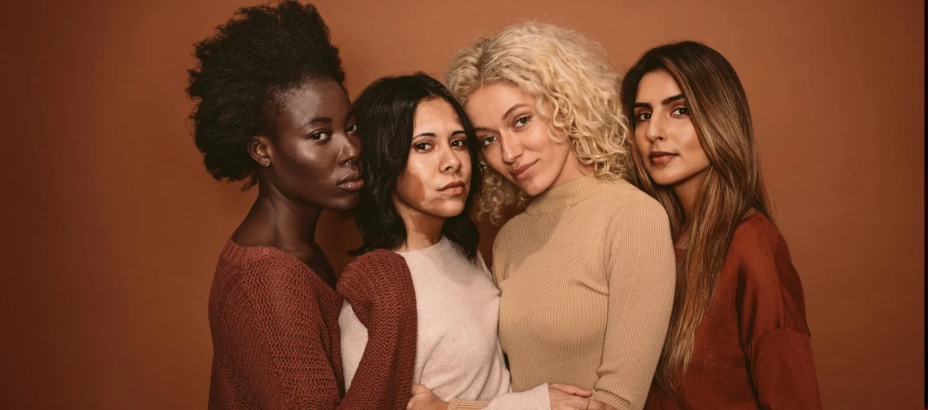 kobiety z wegańską herbatą vegan tea